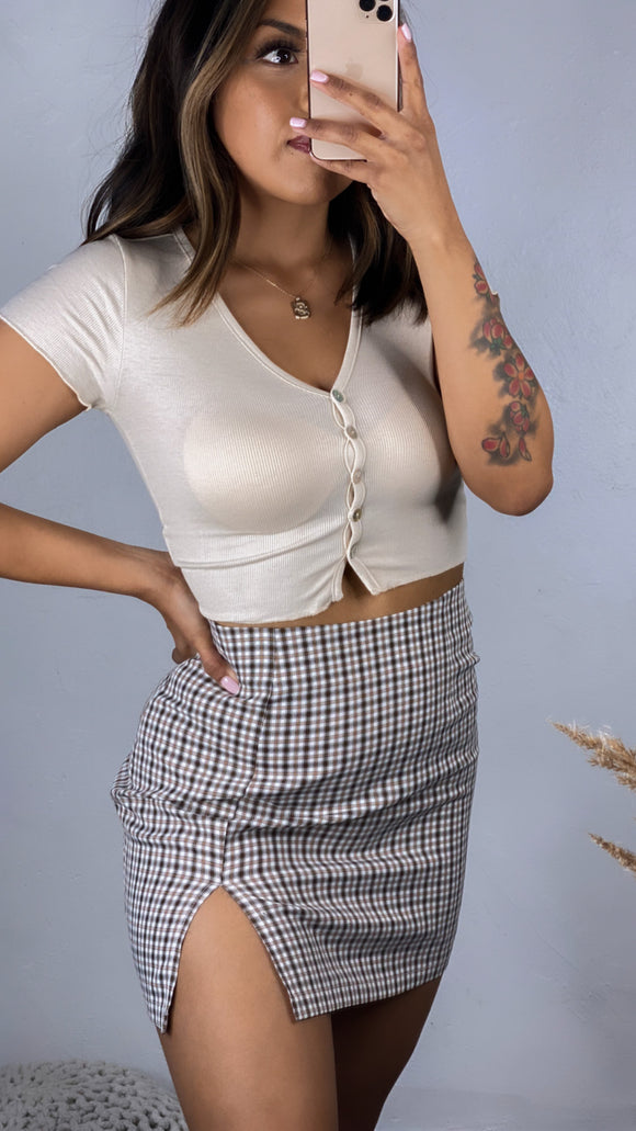 LENA RIBBED BUTTON UP CROP (BEIGE)